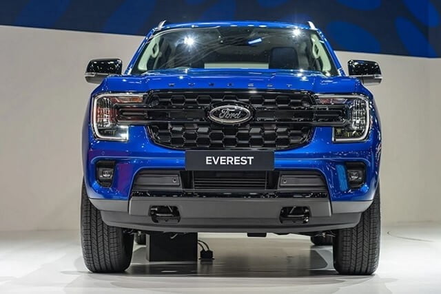 Ford Everest Titanium 2.0L AT 4×2 2023 giá bán khuyến mãi, hình ảnh xe