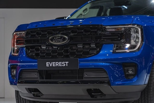 Ford Everest Titanium 2.0L AT 4×2 2023 giá bán khuyến mãi, hình ảnh xe