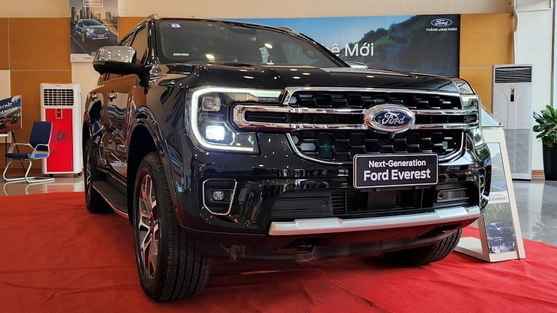 Ford Everest Titanium 2.0L AT 4×4 2023 giá bán khuyến mãi, hình ảnh xe